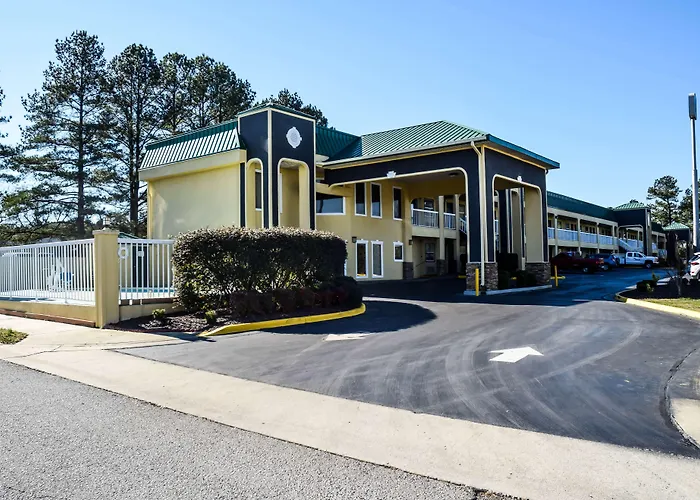 Hotels with pool Best Western Fairwinds Inn