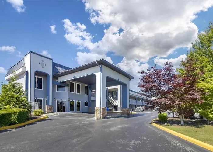 Hotels with pool Best Western Fairwinds Inn